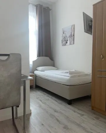 Отель Luebecker Hof 2*