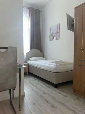 ホテル リューベッカー ホフ 2*