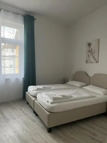 ホテル リューベッカー ホフ 2*